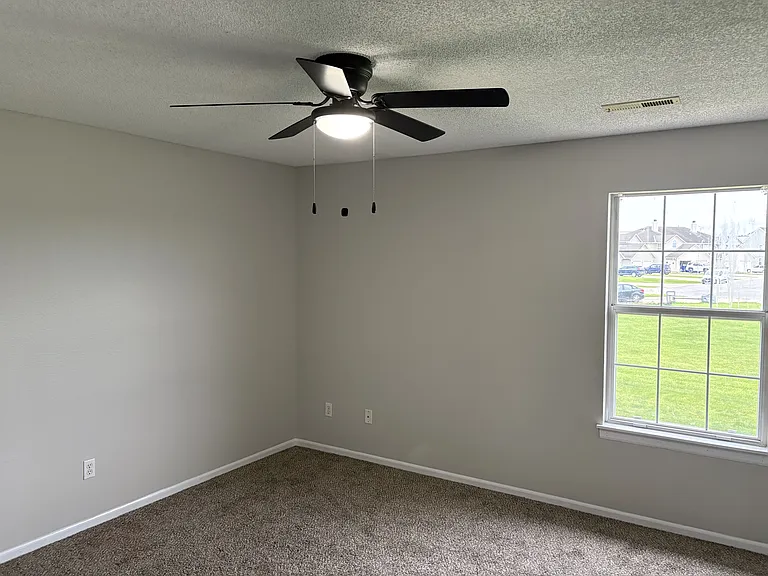 1282 NW Phelps Ct — Photo 11
