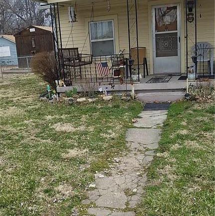 2nd image of 405 Newton St
