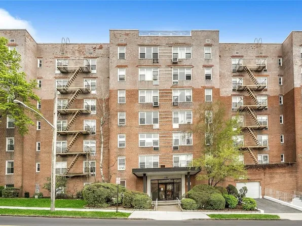 1 Oakridge Place #1M, Eastchester, NY 10709