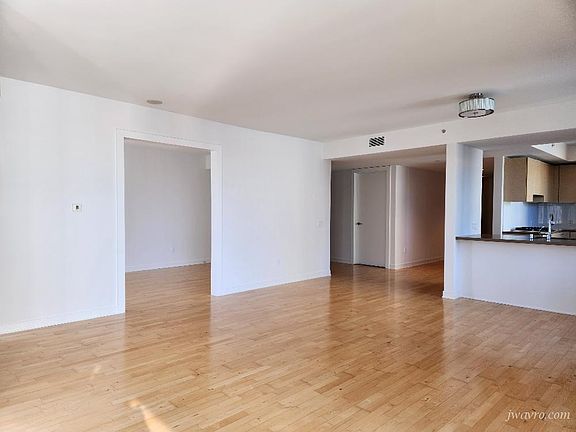 5th image of 301 Mission St APT 20F
