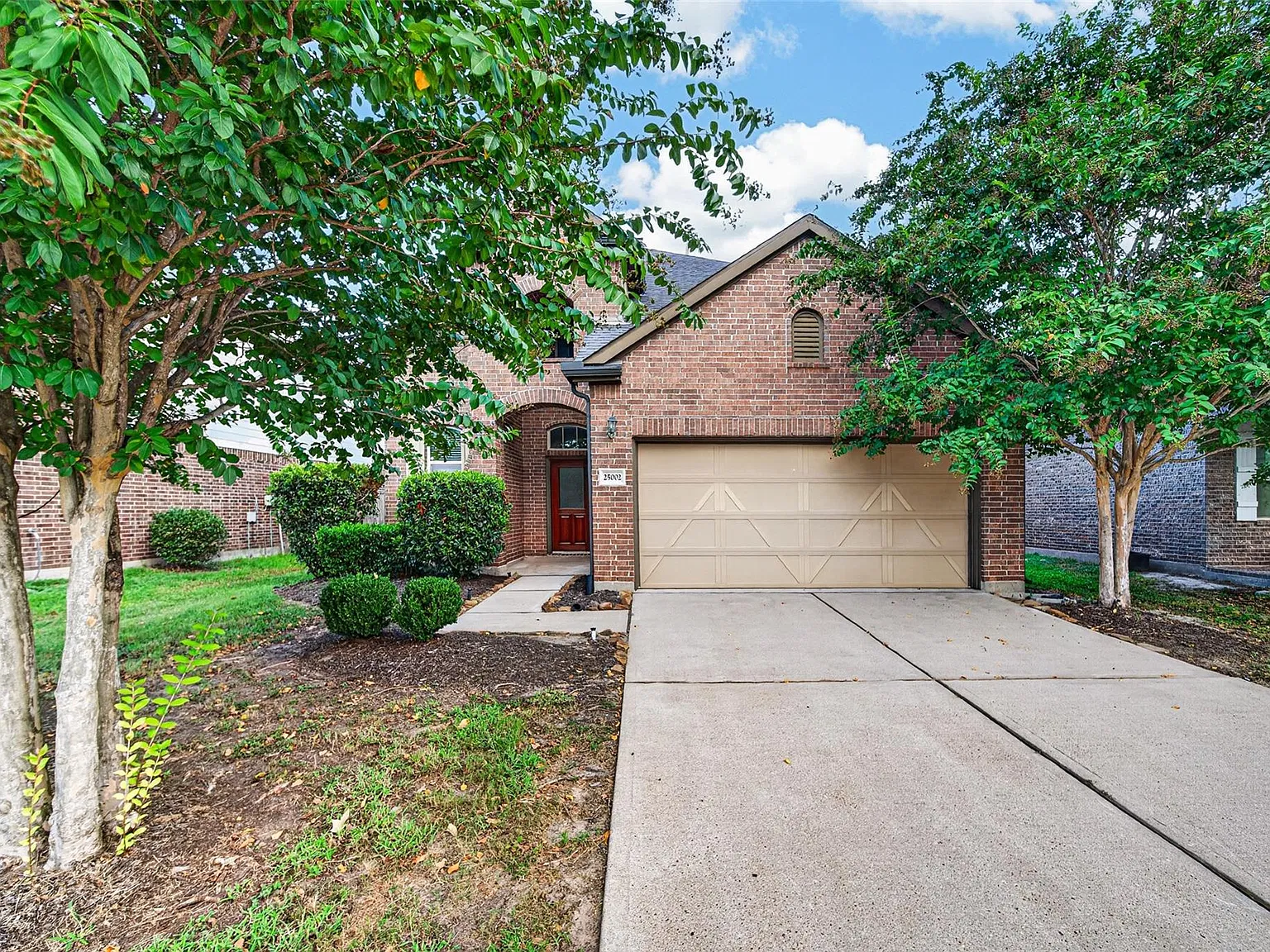 4 bed, 2.5 bath, 2428 sqft, $2,300 — Photo 3