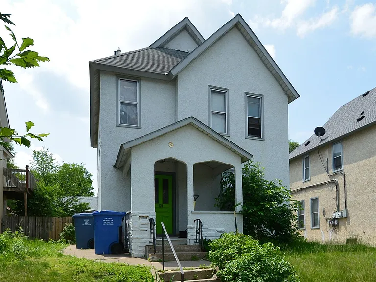 920 22nd Ave NE — Photo 3