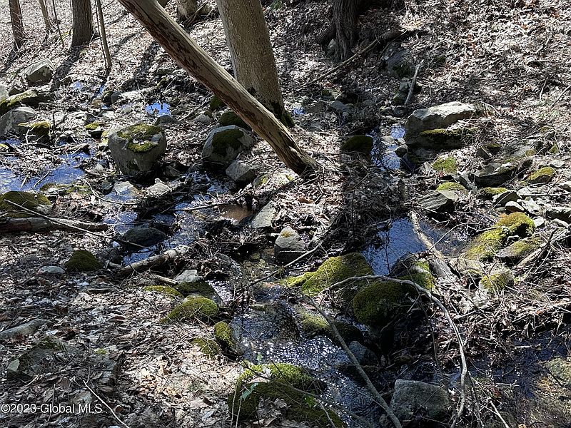 3rd image of L4 Putnam Center Road