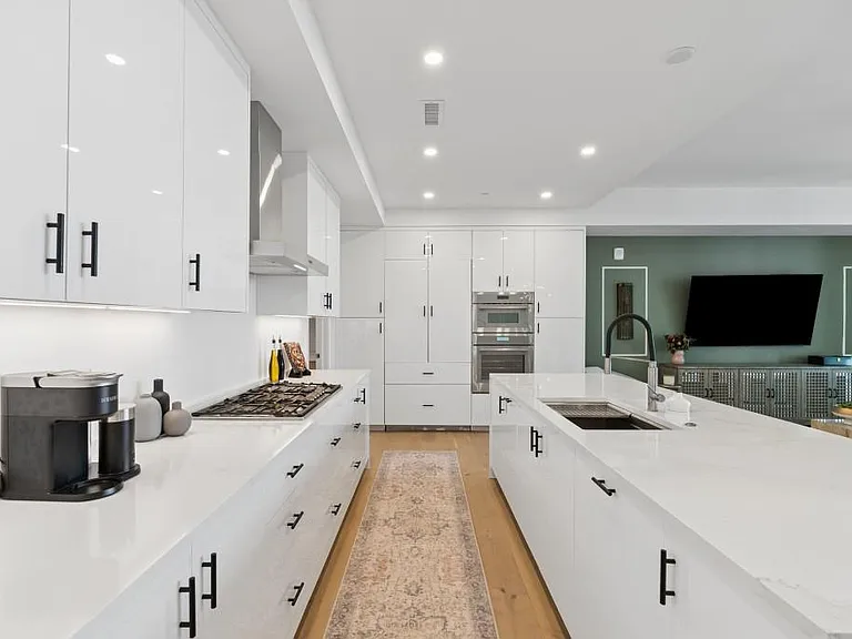 2425 Peachtree Rd NE #607 — Photo 10