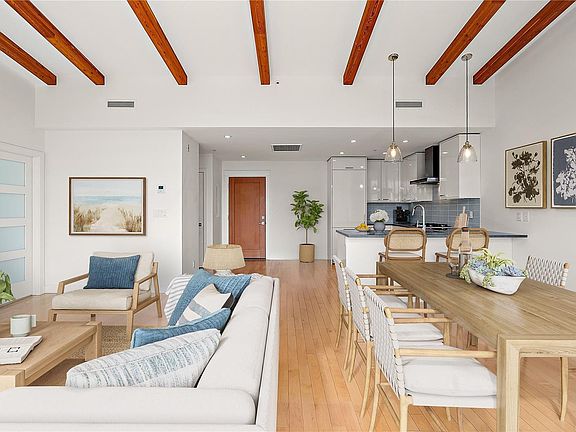 2nd image of 916 Lyall St #603