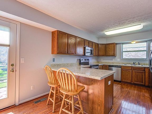 4th image of 4457 Green Dr
