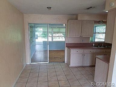 3rd image of 6 S Desoto St