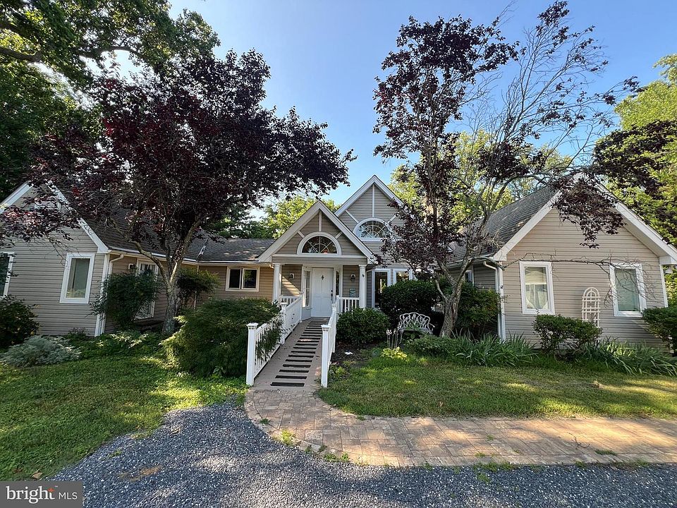 1st image of 28701 Edgemere Rd