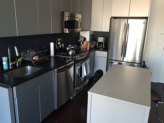 3rd image of 34 Desbrosses St APT 810