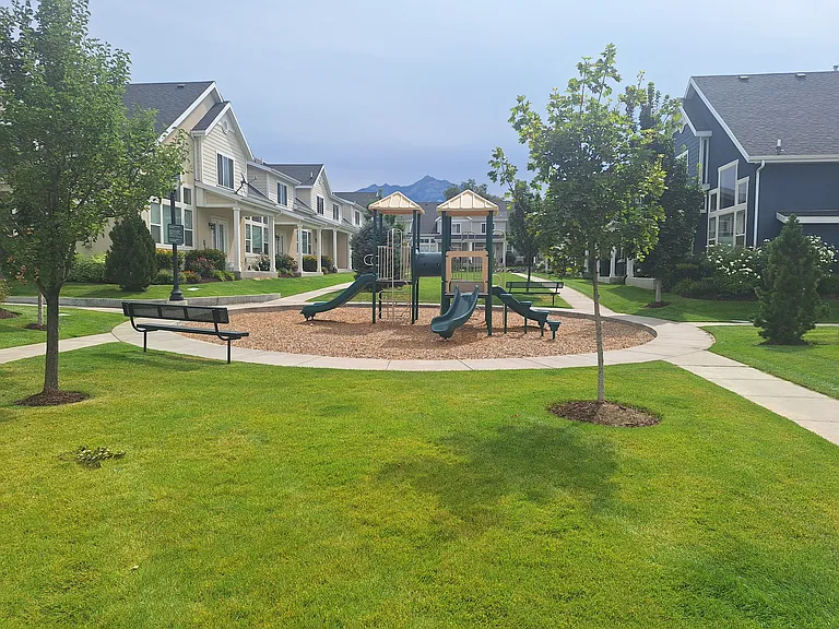 808 E Newfield Dr — Photo 16