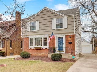 4750 N Hollywood Ave, Whitefish Bay, WI 53211
