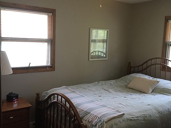 3rd image of 187 Iris St