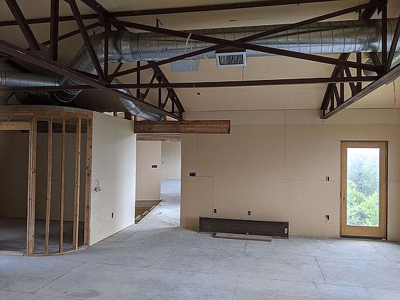 4th image of 4227 Eck Ln