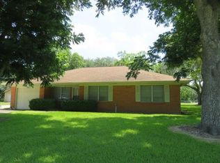 437 Clifford St, El Campo, TX 77437
