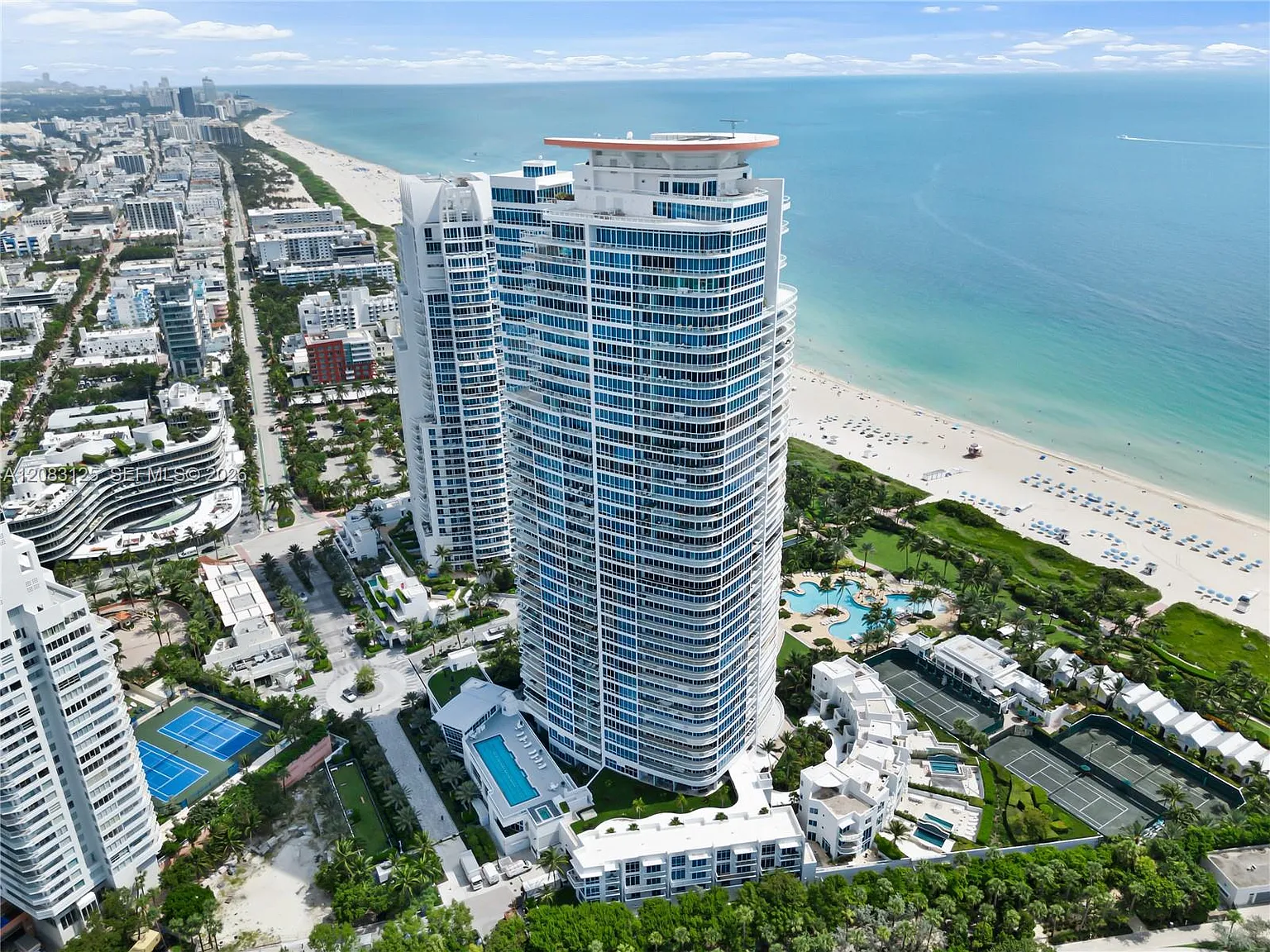 Continuum On South Beach — Photo 1