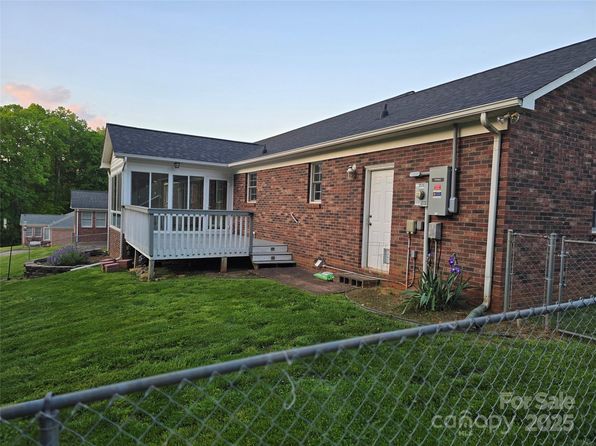 2459 Glenridge Dr, Gastonia, NC 28054