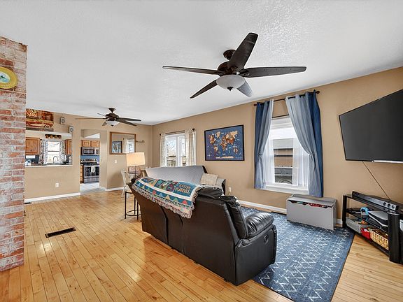 4th image of 304 S Godfrey Ln