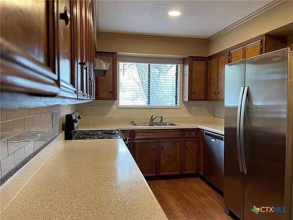 3rd image of 105 Blanco St