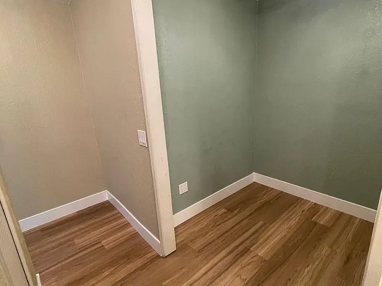 325 N Melrose Dr #H — Photo 15