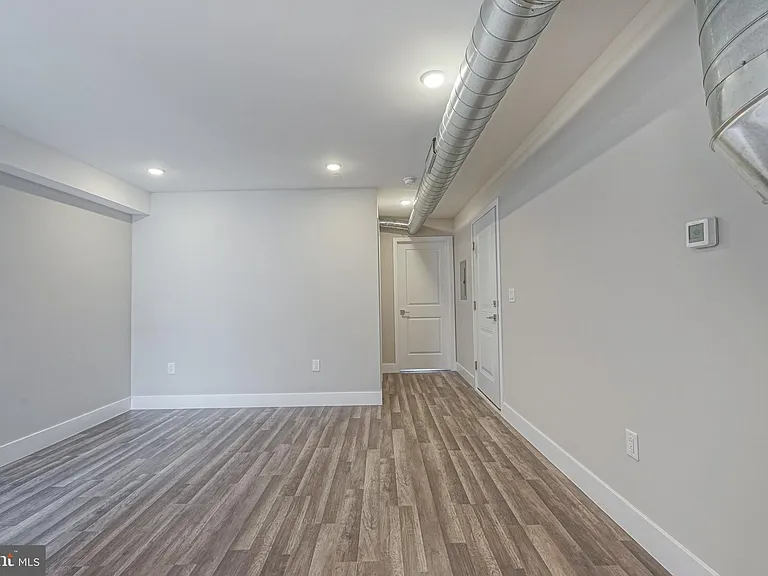 1070 N Front St #A — Photo 5