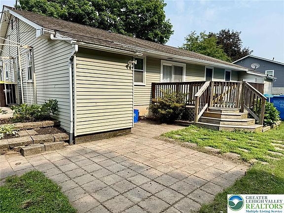4th image of 84 Birchwood Dr