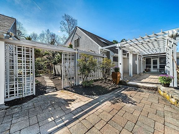 3rd image of 39 Kings Grant Rd