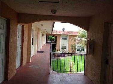 5th image of 978 SW 10th Dr #26