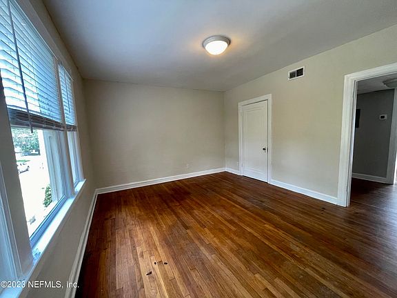 2nd image of 2506 Park St #8