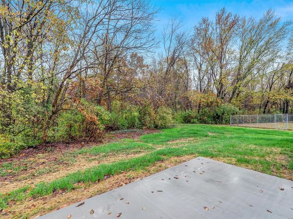 60 Cedar Brook Dr, Pacific, MO 63069