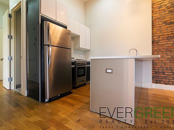 5th image of 544 Throop Ave APT 4R