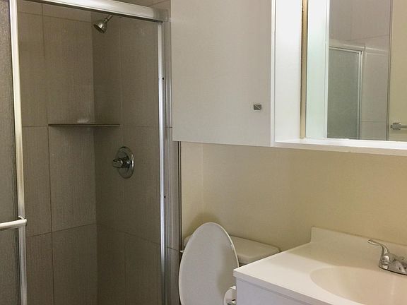 3rd image of 1143 Roewill Dr #8