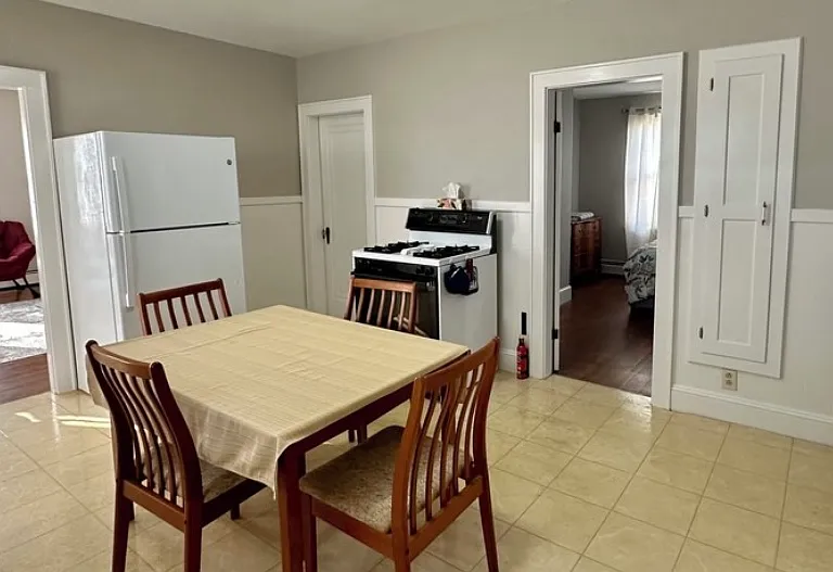 616 Harvard St — Photo 10