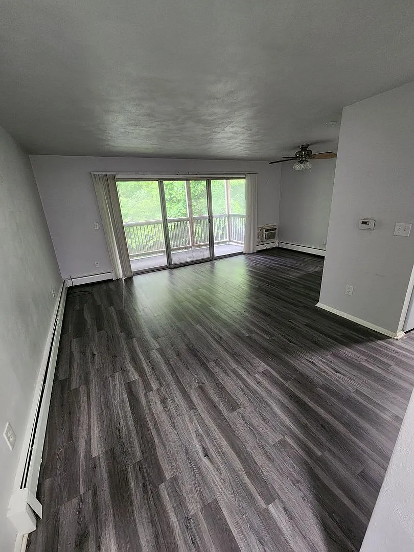 880 Parkview Avenue Battle Creek, MI — Photo 1