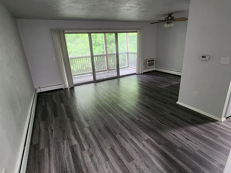 880 Parkview Avenue Battle Creek, MI — Photo 1