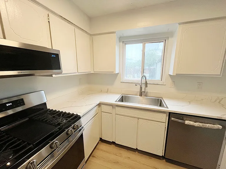 1412 Bairstow Ct — Photo 11