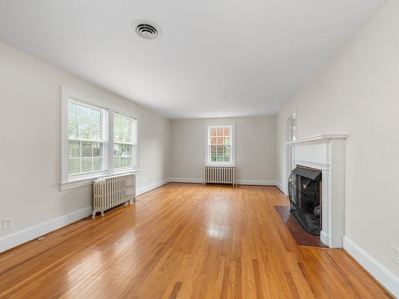 3rd image of 208 E Cleveland Ave