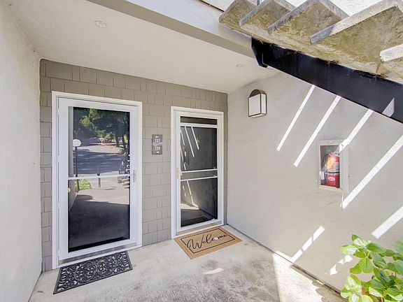 4th image of 900 Cambridge Drive #137