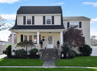 2546 Hicks St, Bellmore, NY 11710