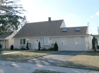 58 Old Farm Rd, Levittown, NY 11756