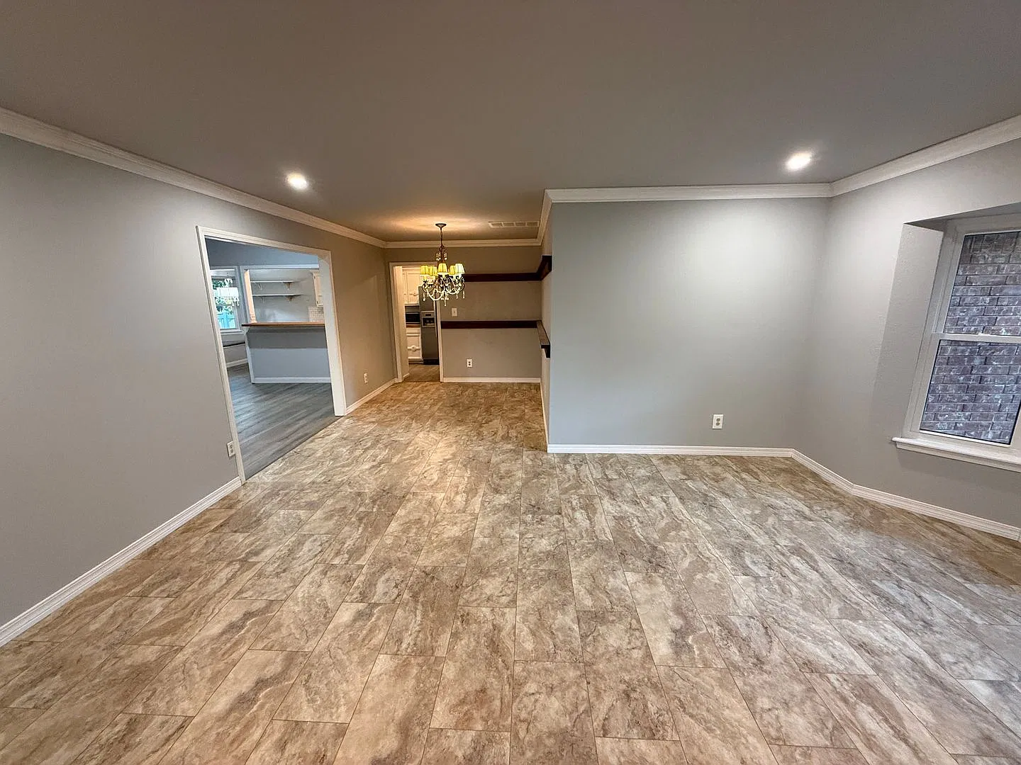Beautiful 3 Bedroom 2 Bathroom Now Available! — Photo 2