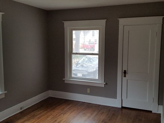 Bedroom 2 w/walk-in closet