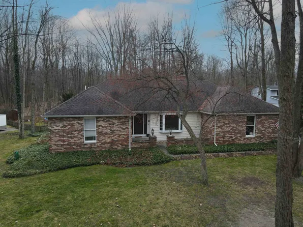 3880 E Johns Ln, Midland, MI 48642