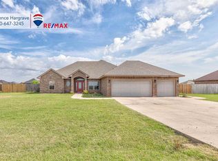 8326 SW Sun Valley Dr, Lawton, OK 73505