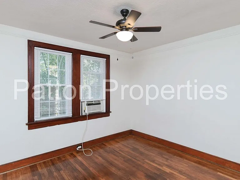 822-824 Cedar Terrace - Inside CofC - R16404-08-23 — Photo 8