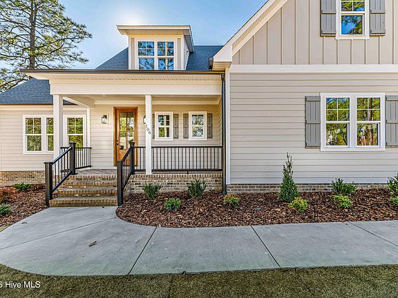 3rd image of 106 Fox Den Drive