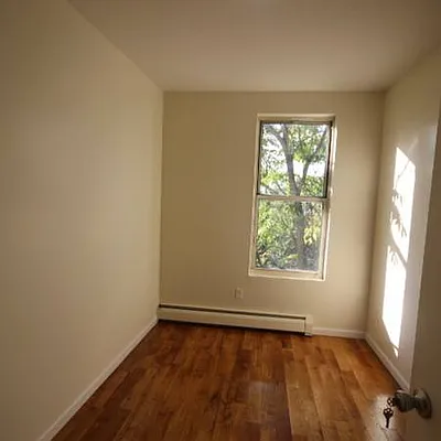 Rented by 4 Points Properties | media 10