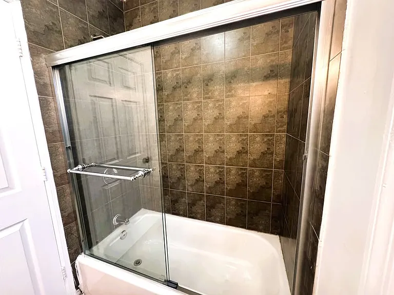158 Catherine St #2 — Photo 11
