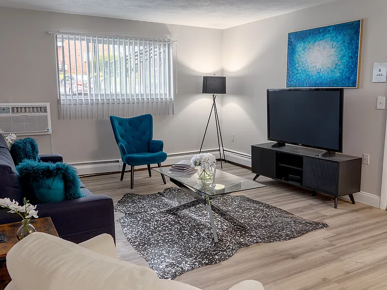 Highland House Apartments — Photo 6