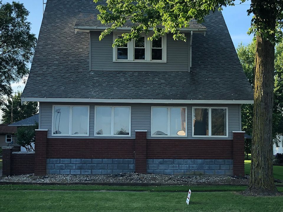 1st image of 403 Baubice St