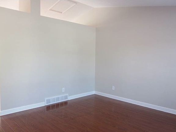 2nd image of 924 N Star Crest Dr